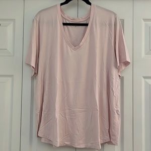 Universal Standard V-Rex T-Shirt / Pale Pink / XL